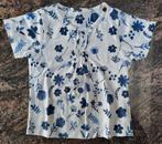 Mt 74 Witte T-shirt blauwe bloemen plooitjes, Kinderen en Baby's, Babykleding | Maat 74, Meisje, Ophalen of Verzenden, Zo goed als nieuw