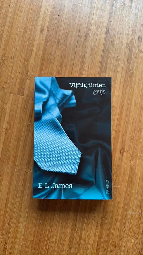 E.L. James - Vijftig tinten grijs, Boeken, Literatuur, Zo goed als nieuw, Amerika, Ophalen