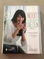 Kookboek Sandra Bekkari nooit meer diëten deel 1 quasinieuw, Livres, Livres de cuisine, Comme neuf, Cuisine saine, Enlèvement ou Envoi