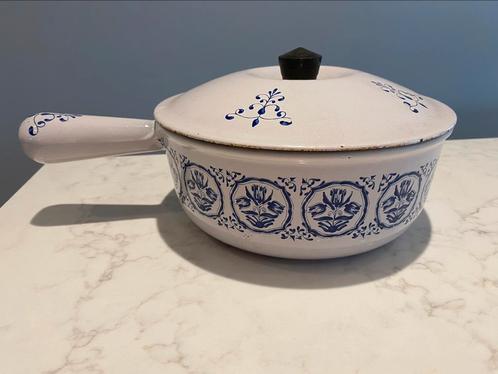 Le Creuset Caquelon 20 cm in vintage gebruikte staat, Huis en Inrichting, Keuken | Potten en Pannen, Gebruikt, Kookpan of Snelkookpan