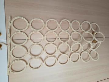 Handige hanger voor sjaals, riemen, hoofddoeken enz.  beschikbaar voor biedingen
