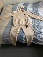 Nike trainingspak, Vêtements | Femmes, Vêtements de sport, Taille 38/40 (M), Beige, Nike, Comme neuf