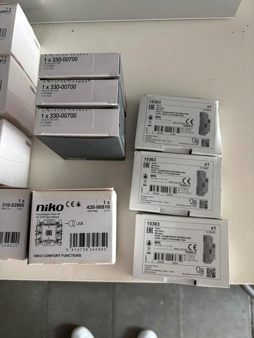 Schneider IC60a, niko dimmer, schneider impuls en astroklok, Doe-het-zelf en Bouw, Elektriciteit en Kabels, Ophalen