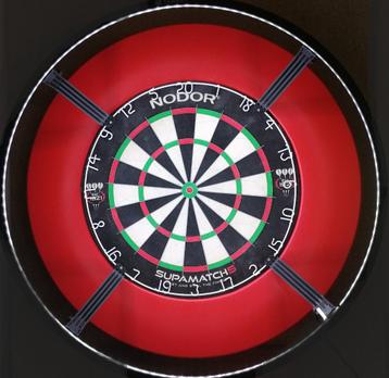 Dartbord,verlichting & surround. beschikbaar voor biedingen