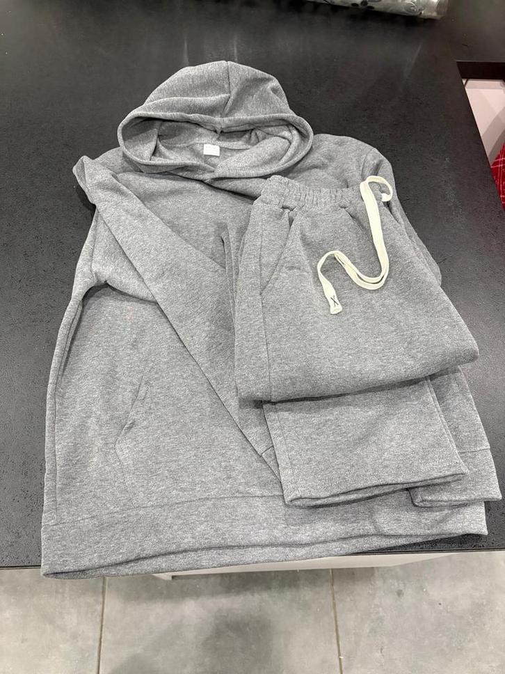 Ensemble jogging gris à capuche, Vêtements | Femmes, Homewear, Comme neuf, Taille 38/40 (M), Gris, Enlèvement ou Envoi