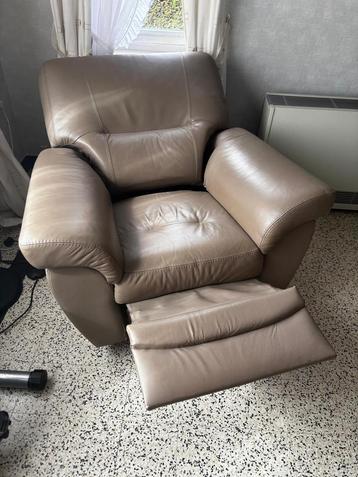 Comfortabel Salon- Zetel 3 zit met relax en 1 zit met relax. beschikbaar voor biedingen