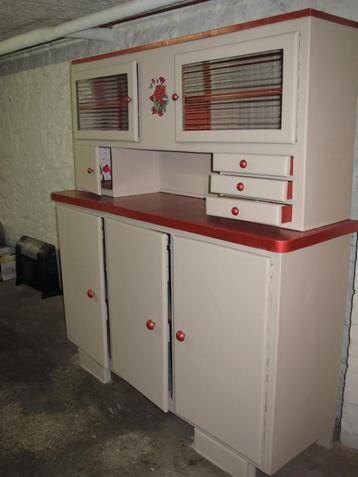 Vernieuwd vintage dressoir beschikbaar voor biedingen