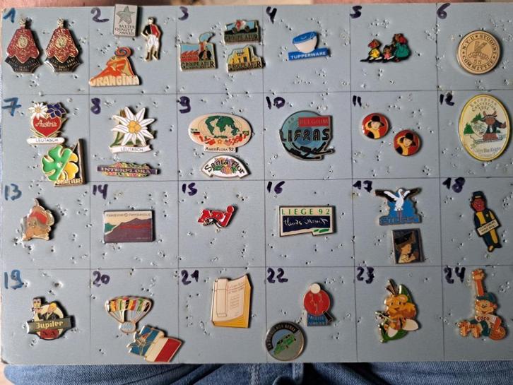 Pin's pins bij de doos zie foto's en nieuws/lees de aankondi, Verzamelen, Speldjes, Pins en Buttons, Ophalen of Verzenden