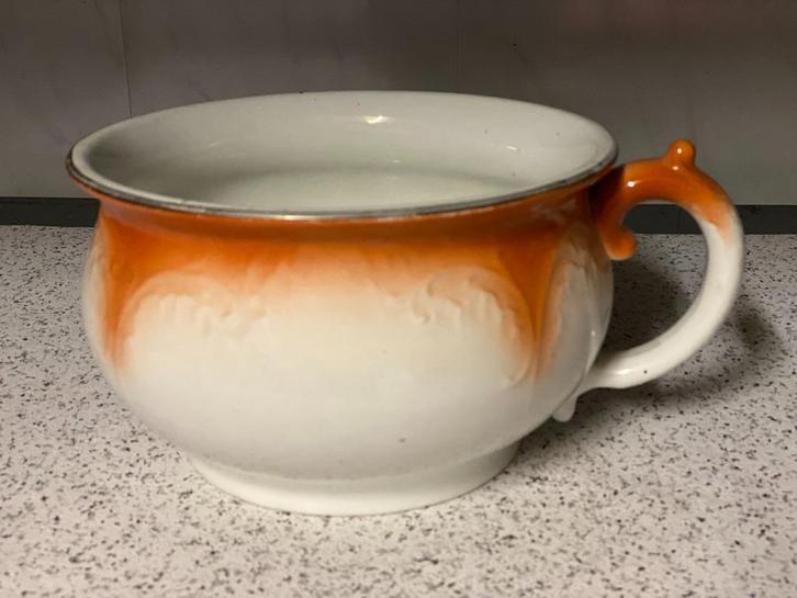 Porseleinen nachtpot/po La Faïncerie St. Ghislain. Emile Lom, Antiek en Kunst, Antiek | Porselein, Ophalen