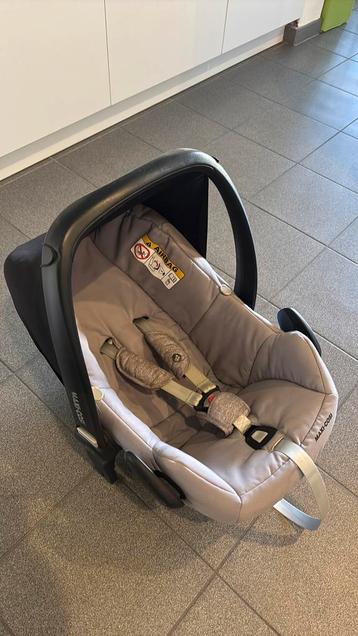 Maxi cosi beschikbaar voor biedingen