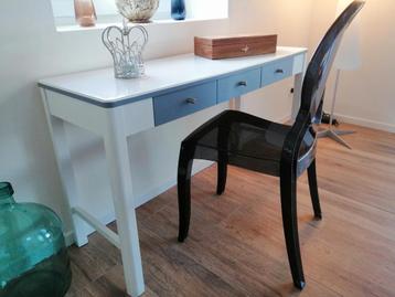 Superbe bureau ou coiffeuse avec 3 tiroirs plus chaise Desig