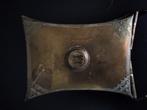 AFRIKAANS AMULET, Ophalen