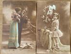 2 oude postkaarten: zwart-wit foto's ingekleurd: dame en hee, Verzamelen, Postkaarten | Themakaarten, Ophalen of Verzenden, Voor 1920