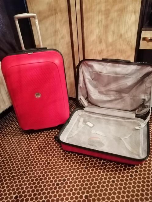 2 Delsey koffers rood en 1x gebruikt samen 135€, Handtassen en Accessoires, Koffers, Nieuw, Hard kunststof, Slot, Uitschuifbare handgreep