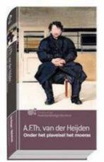 Onder het plaveisel het moeras.   A.F.van der Heijden, Ophalen of Verzenden, Nieuw, A.F.Th.van der Heijden