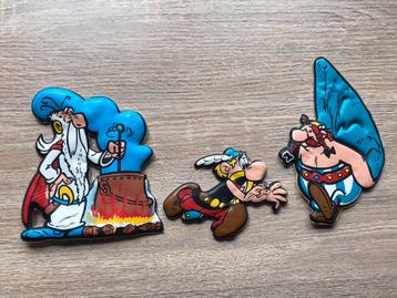 Figurines plasteco Astérix Obelix Panoramix vintage disponible aux enchères