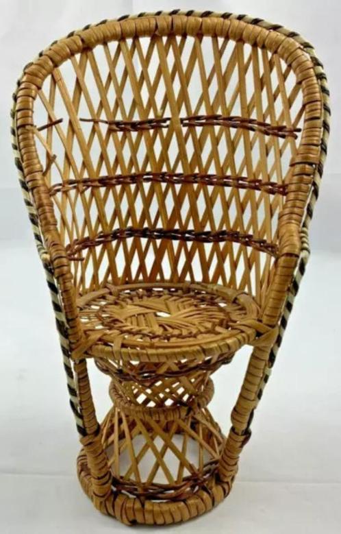 Fleur Basketwork Armchair vintage rotan Stoel Poppenstoel, Verzamelen, Poppen, Zo goed als nieuw, Verzenden