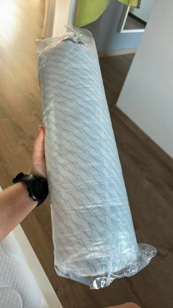 Litalente hoofdkussen beschikbaar voor biedingen