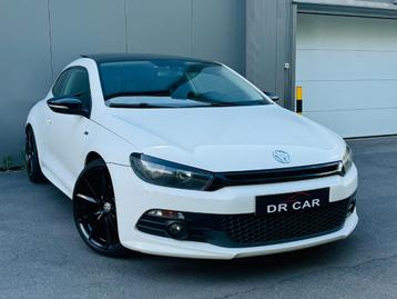 Vw scirocco 1.4TSi R-line pano dak apple carplay proper, Auto's, Stof, 1398 cc, 4 cilinders, Wit