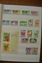 timbres Bhoutan dans un album (n61), Timbres & Monnaies, Timbres | Asie, Affranchi, Asie du Sud, Enlèvement ou Envoi