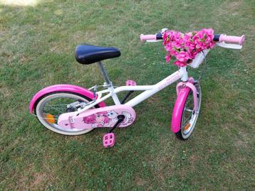 Meisjes fiets 16 inch met bloemen en mandje beschikbaar voor biedingen