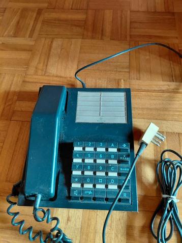 Grijze telefoon beschikbaar voor biedingen