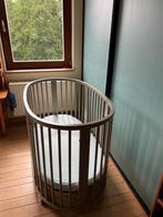Stokke verstelbaar kinderbedje met matras, Kinderen en Baby's, Ophalen, Zo goed als nieuw