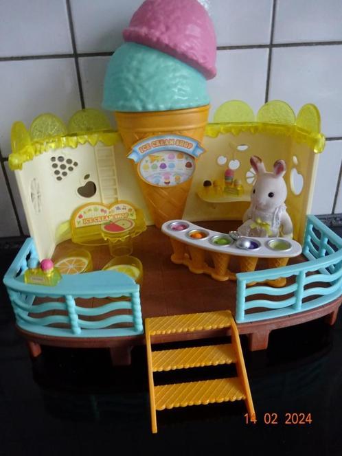 SYLVANIAN FAMILIES IJSWINKEL AAN DE ZEE & ACCESSOIRES, Kinderen en Baby's, Speelgoed | Poppenhuizen, Poppenhuis, Ophalen of Verzenden