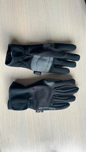 Fietshandschoenen winter beschikbaar voor biedingen