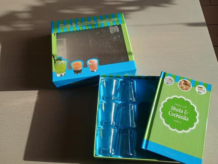 Cocktailglaasjes shotglaasjes met boekbox, Antiek en Kunst, Antiek | Glaswerk en Kristal, Ophalen of Verzenden
