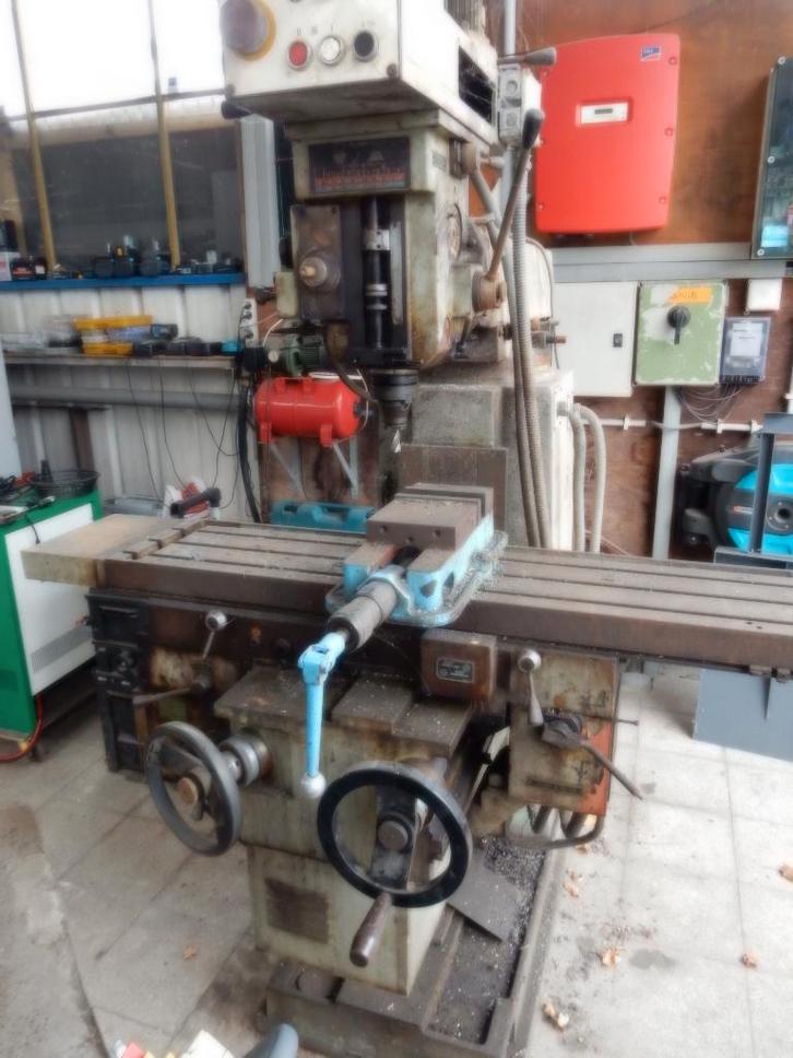 Te koop freesmachine TOS KURIM, Doe-het-zelf en Bouw, Gereedschap | Freesmachines, Gebruikt, Overige soorten, Ophalen