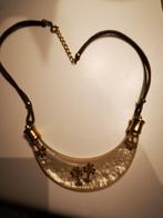 Collier avec cordons en cuir et plaque aspect ivoire, Bijoux, Sacs & Beauté, Enlèvement ou Envoi