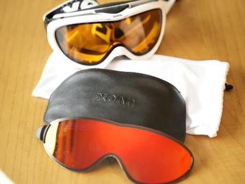 Combinaison d'un casque de ski élégant et de lunettes de ski