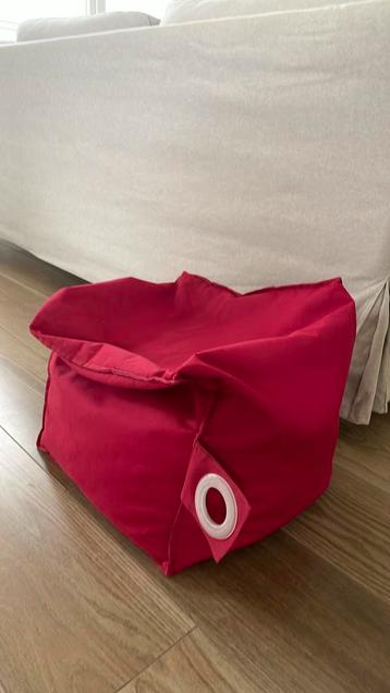 Pouf couleur framboise beschikbaar voor biedingen