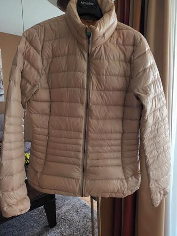Nieuwe anorak "UNITED COLORS OF BENETTON " e beschikbaar voor biedingen