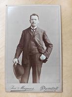 Originele herenportret ca. 1900 – hoed en ketting, Ophalen of Verzenden, Gebruikt, Foto