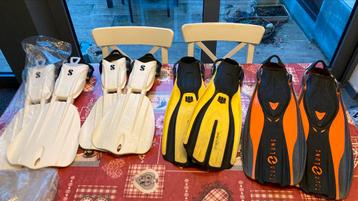 Divers paires de palmes (3xL et 1xM) beschikbaar voor biedingen