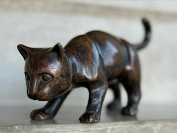 Speelse bronzen poes  beschikbaar voor biedingen