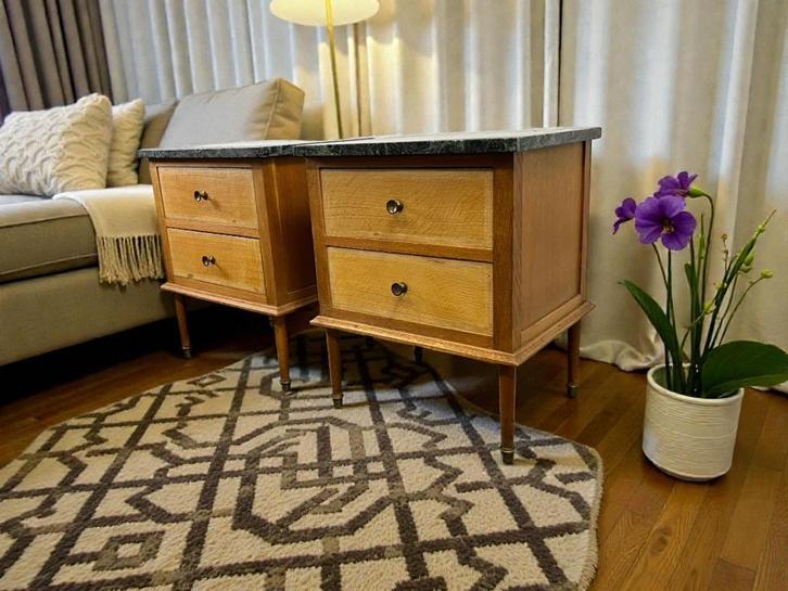 set van 2 vintage nachtkastjes met groen marmeren blad, Antiek en Kunst, Curiosa en Brocante, Ophalen of Verzenden