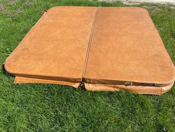 Jacuzzi cover beschikbaar voor biedingen