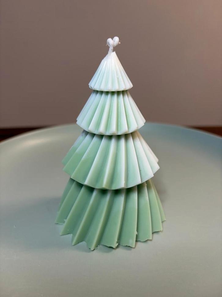 Handmade Candle Handgemaakte Kerstboom Sojakaars  Mint & Wit, Huis en Inrichting, Woonaccessoires | Kandelaars en Kaarsen, Nieuw