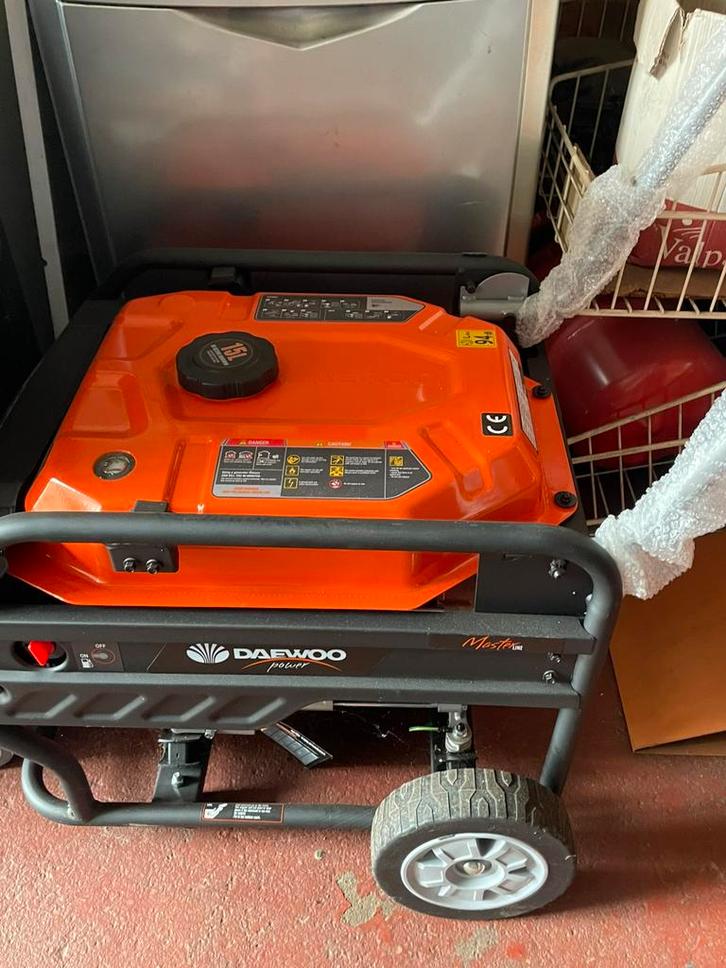 Generator 2,5kw ongebruikt, Doe-het-zelf en Bouw, Aggregaten, Nieuw, Ophalen