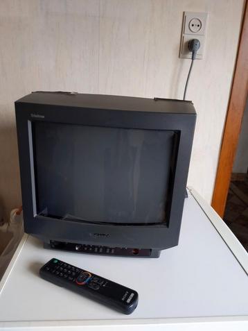 Petite TV cathodique SONY  beschikbaar voor biedingen