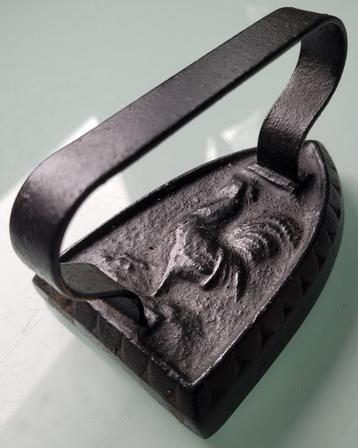 Ancien petit fer à repasser pour enfant beschikbaar voor biedingen