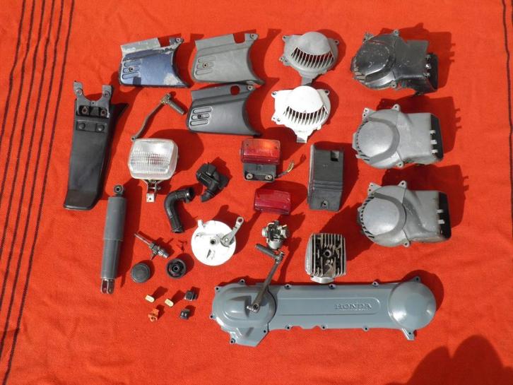 Kleine kappen en onderdelen voor Honda Wallaroo., Fietsen en Brommers, Brommeronderdelen | Algemeen, Gebruikt, Overige typen, Ophalen of Verzenden