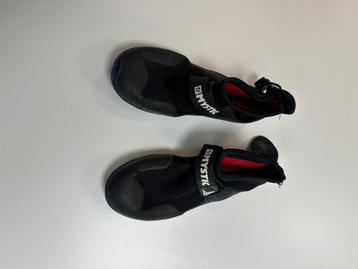Mystic Surf schoentjes beschikbaar voor biedingen