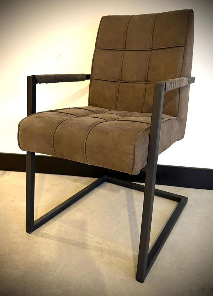 Degelijke eetkamerstoel, Huis en Inrichting, Fauteuils, Zo goed als nieuw, Ophalen