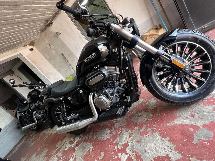 Benda Rock 125cc, Motoren, Motoren | Overige merken, Particulier, 11 kW of minder, 2 cilinders, ABS, LED Verlichting, Ophalen