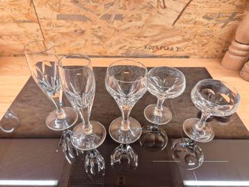 Kristallen glazen beschikbaar voor biedingen