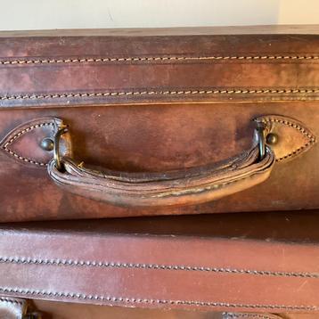2 mooie vintage lederen koffers beschikbaar voor biedingen
